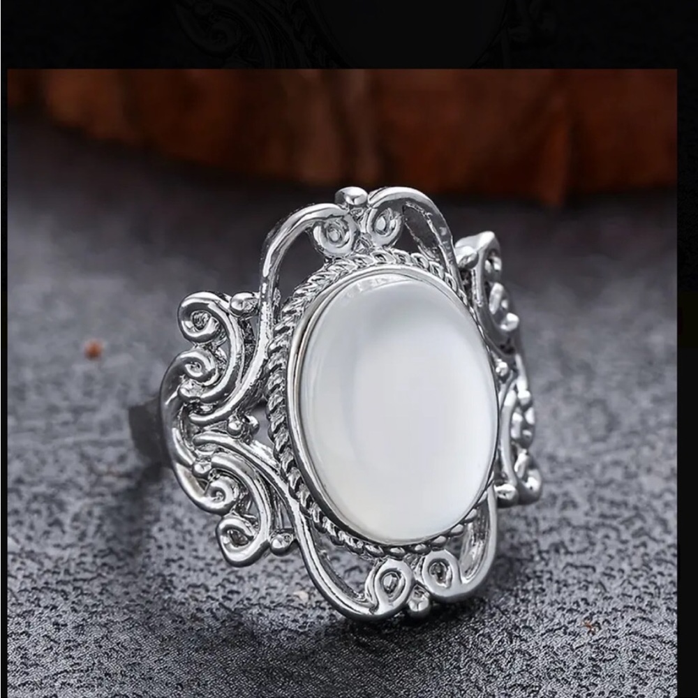 BOHEMIAN SILVER MOONSTONE RING